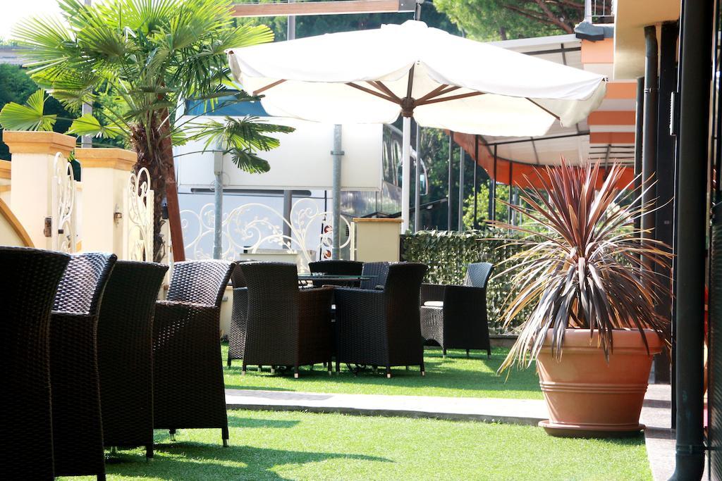 Hotel Monica Cervia Exterior foto